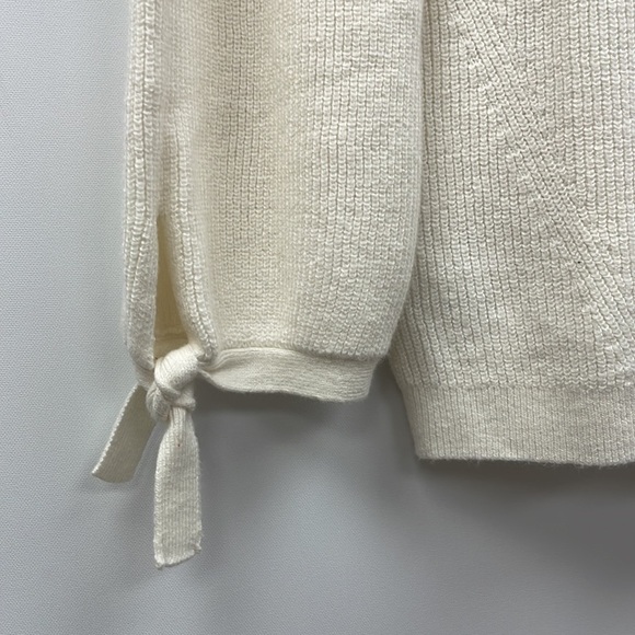 NWT Ann Taylor LOFT Ribbed Knit Puff Sleeve Crewneck Sweater Cream Medium - Picture 4 of 8